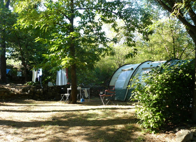 campingescourby-rosieres-ardeche-emplacement3.jpg